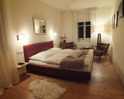 Double Room | Desk, WiFi (free), bed sheets