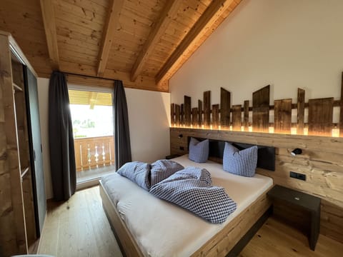 Apartment | Desk, soundproofing, free cribs/infant beds, free WiFi