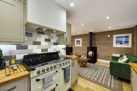 Classic Strathcona Lodge No.9 (Separate Building) | Private kitchen | Espresso maker, coffee/tea maker, electric kettle, cleaning supplies