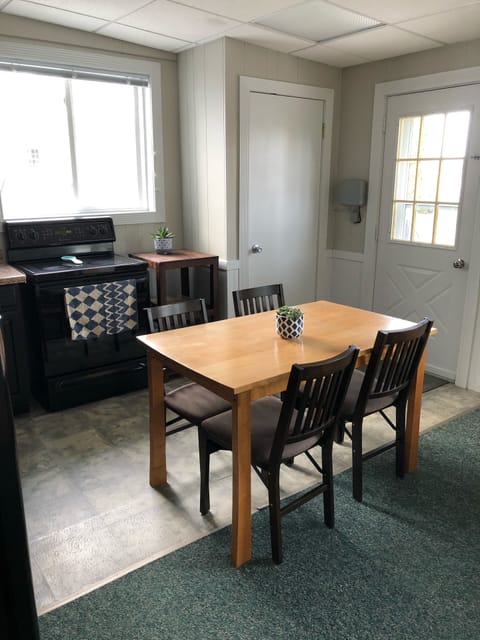 Access to the fenced backyard 