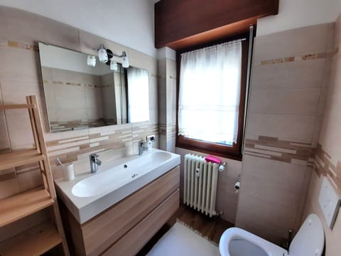 Apartment, 2 Bedrooms | Bathroom | Shower, rainfall showerhead, free toiletries, hair dryer