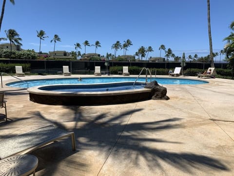 RESORT POOL AND JZACUZZI