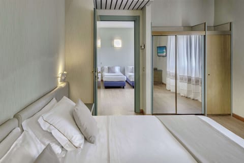 Standard Room, Multiple Beds, Smoking | Hypo-allergenic bedding, minibar, in-room safe, desk