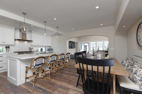 Open plan expansive kitchen