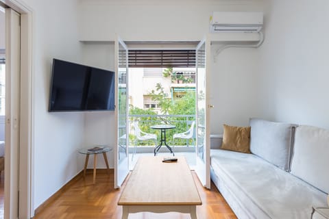Apartment, 4 Bedrooms | Living room | Flat-screen TV