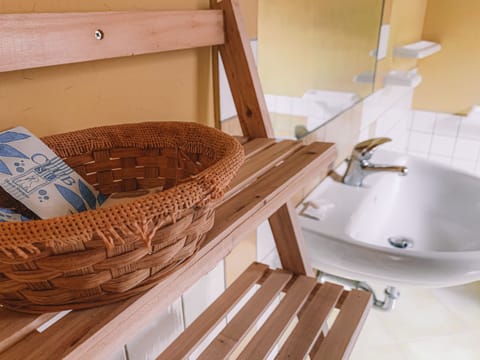 Standard Double Room, Garden View | Bathroom | Shower, towels