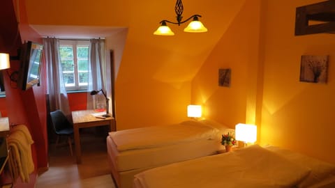 Basic Twin Room, Shared Bathroom | Free WiFi, bed sheets
