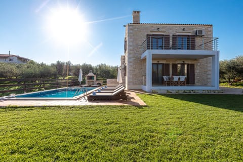 Overview of the outdoor settings.