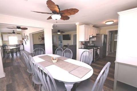 Easy Seating for 8 - Open Concept