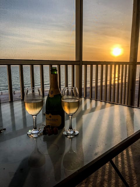 Enjoy the sunset every evening on the lanai. 
