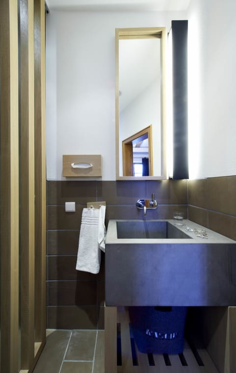 Single Room | Bathroom sink