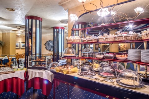 Daily buffet breakfast for a fee