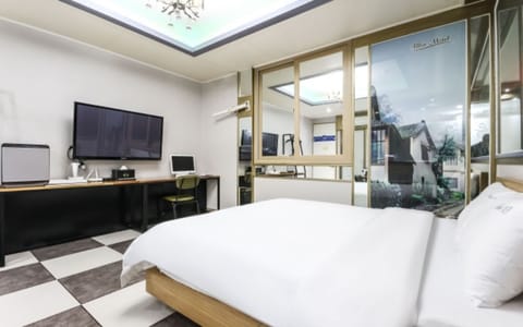 Semi-Deluxe Room | Individually decorated, individually furnished, free WiFi