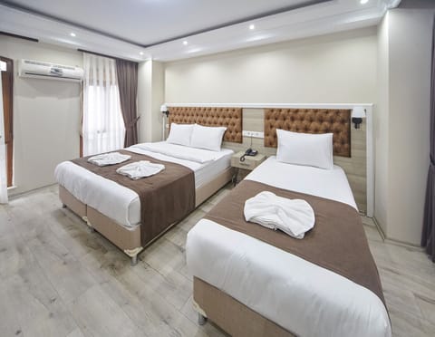 Standard Triple Room | Desk, laptop workspace, free WiFi, bed sheets