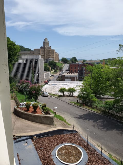 Beautiful views of downtown Hot Springs National Park! Spacious Front porch.