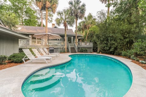 16 Sandhill Crane - Pool Area
