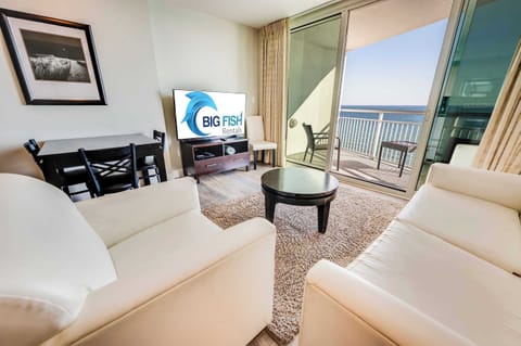 Amazing Living Room with Stunning Views🌊☀️
