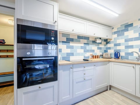 Kitchen | Awl Y Mor Sea Breeze, Cemaes, near Amlwch