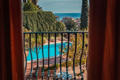 Superior Double or Twin Room, Sea View | Minibar, in-room safe, desk, soundproofing