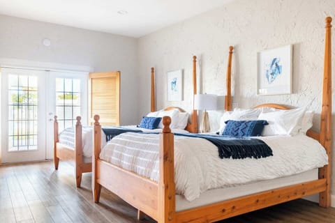 2 Queen Beds