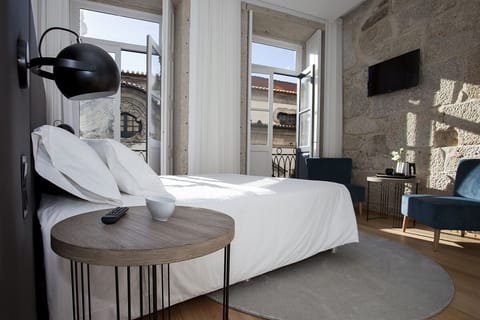 Deluxe Double Room | Hypo-allergenic bedding, down comforters, memory foam beds, minibar