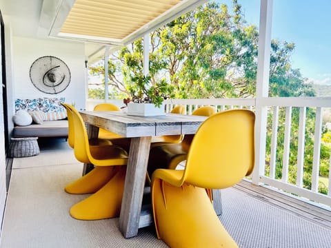 Balcony dining