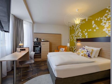 Privilege, Room, 1 Queen Bed | Hypo-allergenic bedding, free minibar, in-room safe, desk