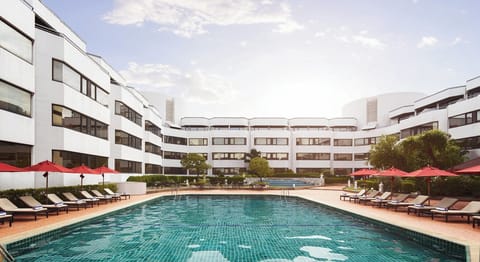 Outdoor pool, pool umbrellas, sun loungers