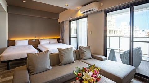 Gran Suite (Cash not accepted) | Iron/ironing board, WiFi (free), bed sheets