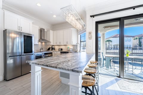 Kitchen & Outdoor Patio