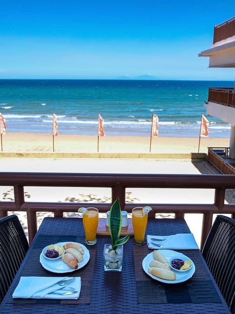 Daily local cuisine breakfast for a fee