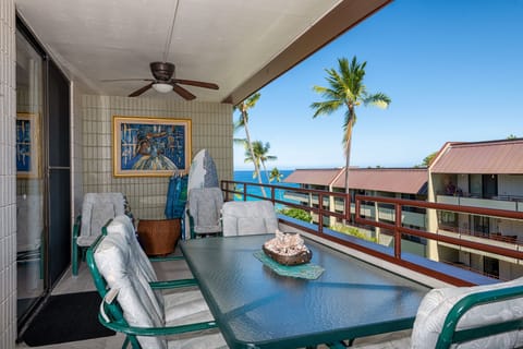 Beautiful ocean view & great lanai for making memories. Relax on the lanai overlooking Magic Sands Beach, the pool, and BBQ area — perfect for sunset watching and enjoying the sound of the waves.