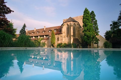 Seasonal outdoor pool, sun loungers