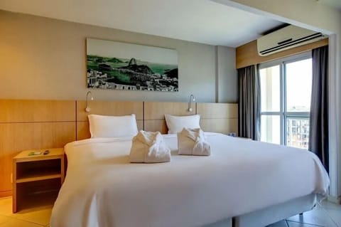 Deluxe Double Room, 1 King Bed, Non Smoking | Hypo-allergenic bedding, minibar, in-room safe, desk