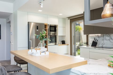 An aspect of the amazing kitchen and dinning area.