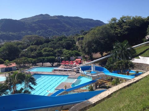 8 outdoor pools