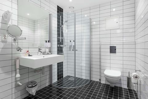 Desk, laptop workspace, soundproofing, free cribs/infant beds