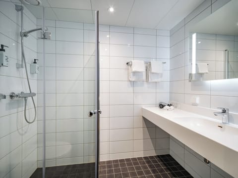 Superior Double Room | Bathroom | Shower, hair dryer, towels, soap