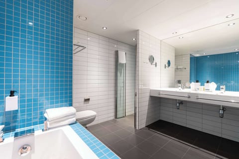 Shower, hair dryer, heated floors, towels