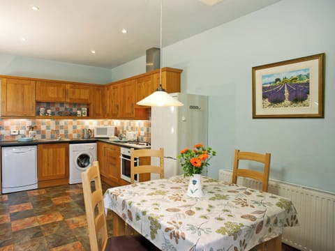 Spacious kitchen/dining room | The Bothy, Forth