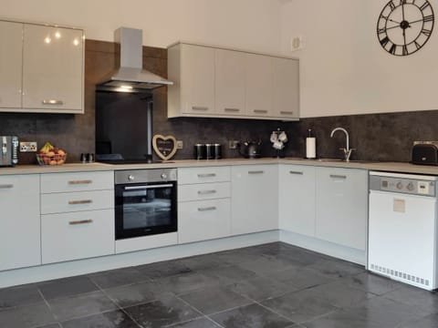 Kitchen | Caffi Sali - Pentre Bach, Blaenpennal, Aberystwyth