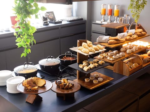 Daily buffet breakfast for a fee