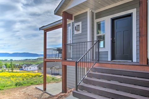 Home ExteriorGarden City Vacation Rental | 4BR | 3BA | 2 Stories | Steps Require