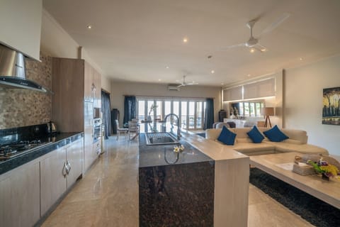 Penthouse, 3 Bedrooms, Ocean View | Private kitchen