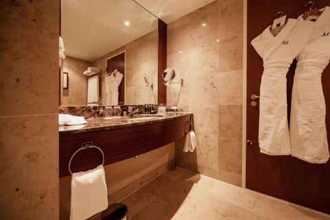 Combined shower/tub, free toiletries, hair dryer, slippers