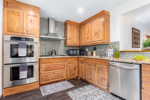 Double oven, gas stove, dishwasher