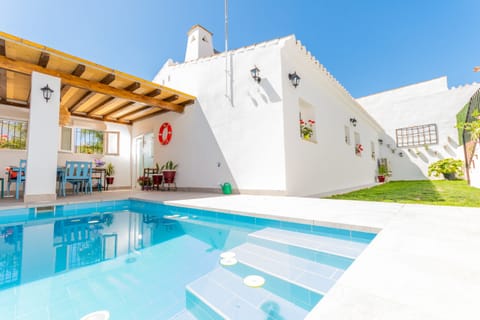 Enjoy the pool of this rural house in Cártama Station