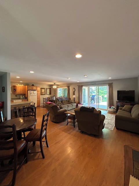 Main House - Common area 1 as you walk in the door. 