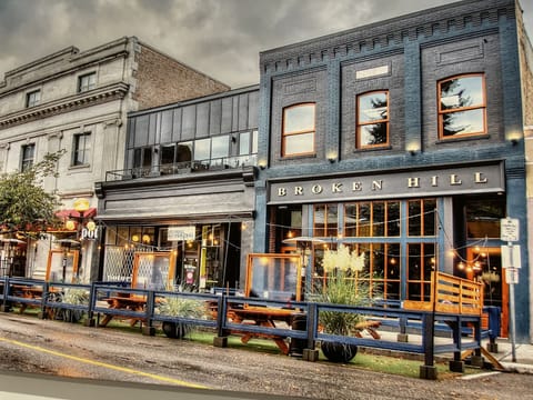 Enjoy Nelson’s historic Baker St at your doorstep.