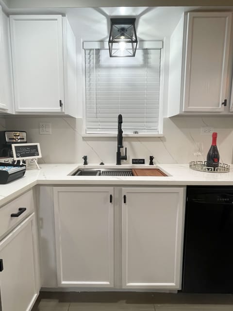 WOW! Amazing fully stocked kitchen with quartz countertop, full backsplash, etc.